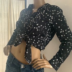 Two by Vince Camuto Button Down Shirt/ Blouse Black & White Swallow Flock Design